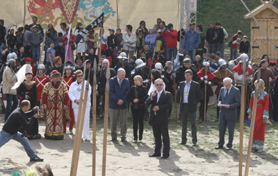  „Podczas tego Festiwalu możemy podzielić się wielowiekowym historycznym doświadczeniem, gromadzonym przez różne narody sąsiadujące z Rusią Kijowską” – powiedział podczas inauguracji Festiwalu zastępca ambasadora RP na Ukrainie Dariusz Górczyński