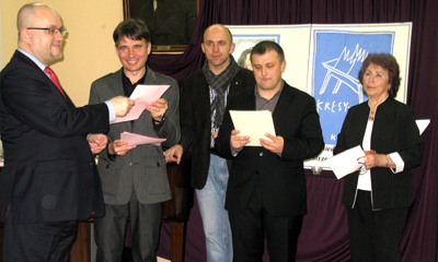 Jury i organizatorzy: Konsul Generalny Rafał Wolski, Jerzy Јazewski (aktor, Warszawa), Ryszard Tulej („Dom Polski”, wykładowca języka polskiego), Mariusz Orzełek (aktor, Białystok), dyrektor „Domu Polskiego” Maria Siwko