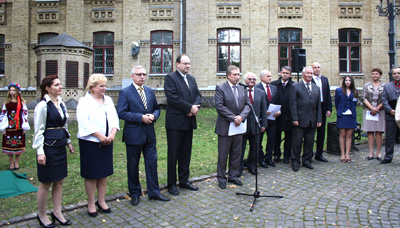 Uroczystość wmurowanie kamienia węgielnego pod pomnik Wojciecha Świętosławskiego, który stanie przed budynkiem Wydziału Chemii celebrował rektor uczelni Mychaiło Zgurowskyj