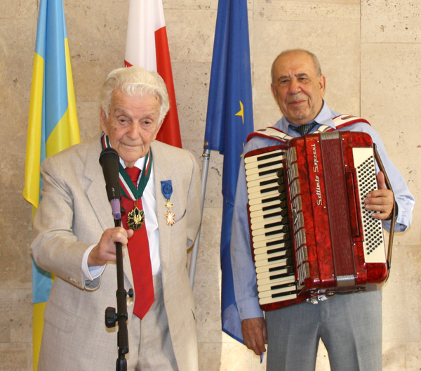 Ze wspaniałą rewią piosenek dawnych wystąpił w Kijowie Alfred Schreyer 