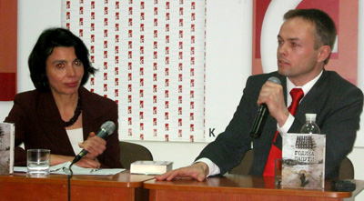 Prowadząca wieczór prof. Olga Hnatiuk i autor książki Ołeksandr Zinczenko