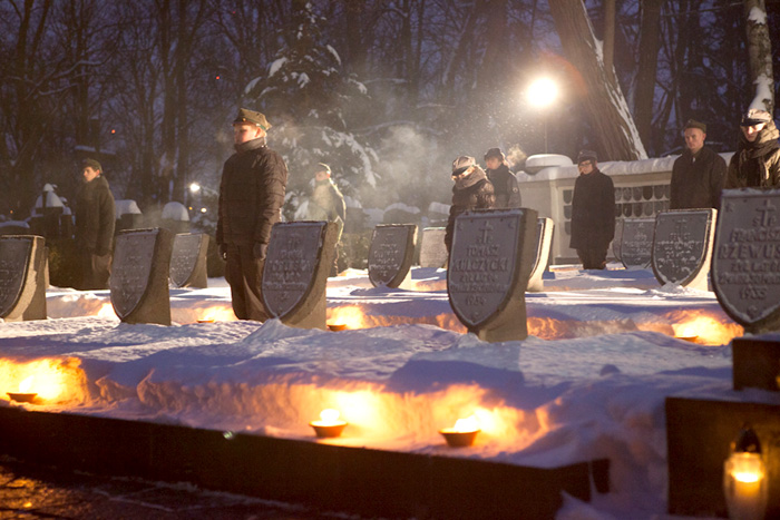 Uroczystość zapalenia zniczy na mogiłach Powstańców z 1863 roku na Cmentarzu Wojskowym na Powązkach w Warszawie