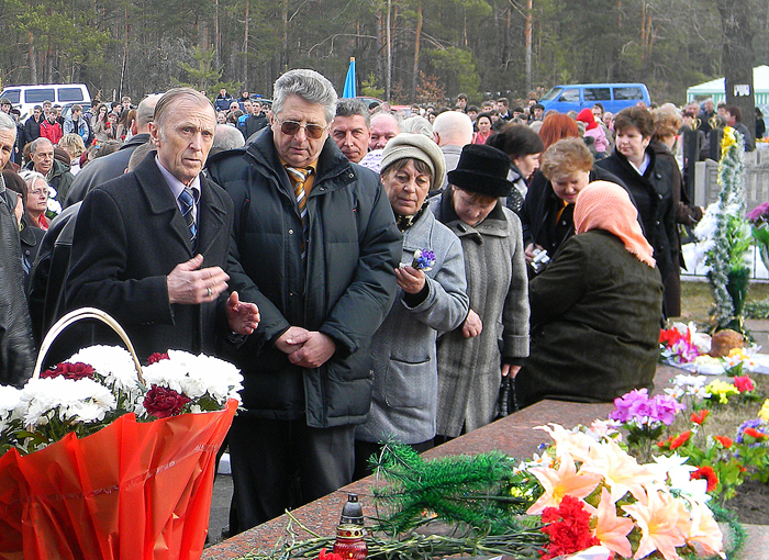 Prezes ZPU Antonii Stefanowicz złożył kwiaty na grobie pomordowanych mieszkańców Raski