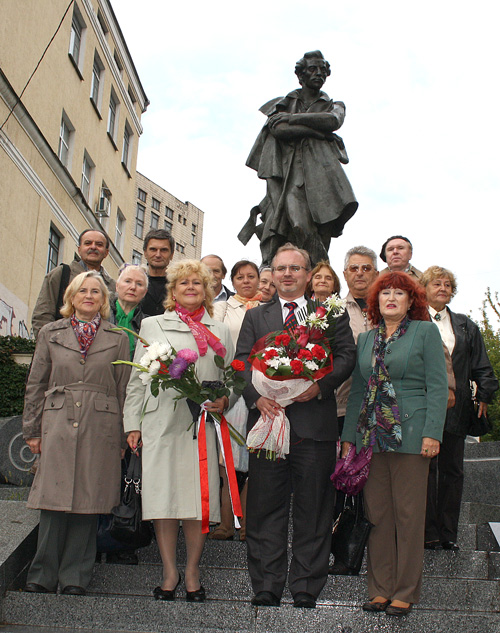 Odświętować urodziny wielkiego polskiego poety Juliusza Słowackiego zebrali się dyplomaci i przedstawiciele polskiej społeczności Kijowa 