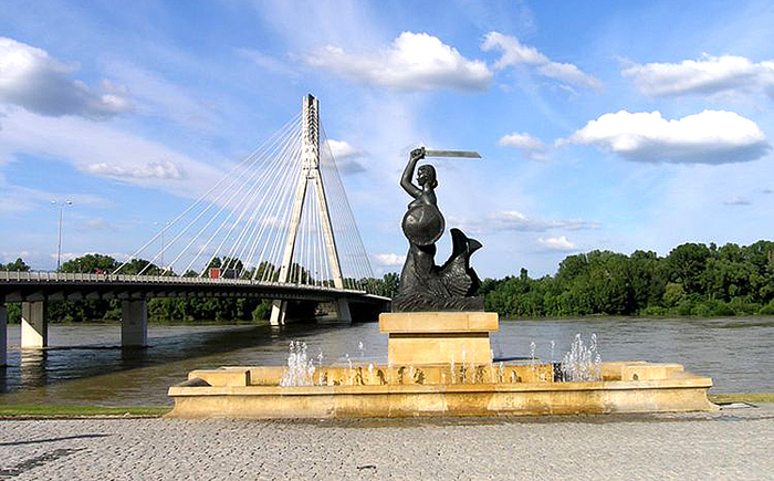Syrenka autorstwa Ludwiki Nitschowej przy moście Świętokrzyskim