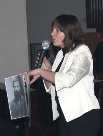 Przedstawiciel kijowskiego muzeum Łesi Ukrainki Oksana Olijnyk zaprezentowała fotografie wybitnych przedstawicieli ukraiństwa autorstwa W. Wysockiego