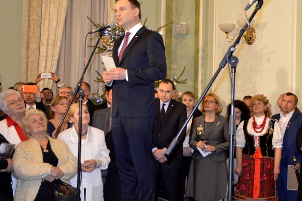 Prezydent RP Andrzej Duda spotkał się w Kijowie z przedstawicielami polskiej społeczności Ukrainy (15.12.15 r.)