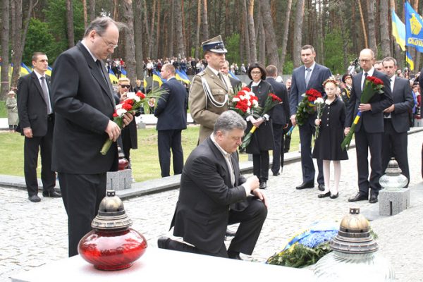 W pokłonie prochom niewinnie zabitych przodków