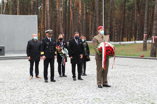 W Kijowie w dzień Narodowego Święta Niepodległości Rzeczpospolitej Polskiej polscy dyplomaci uczcili pamięć poległych Polaków