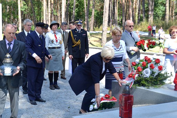 W Bykowni łodzianie oddali hołd pamięci pomordowanym (z nr 454)