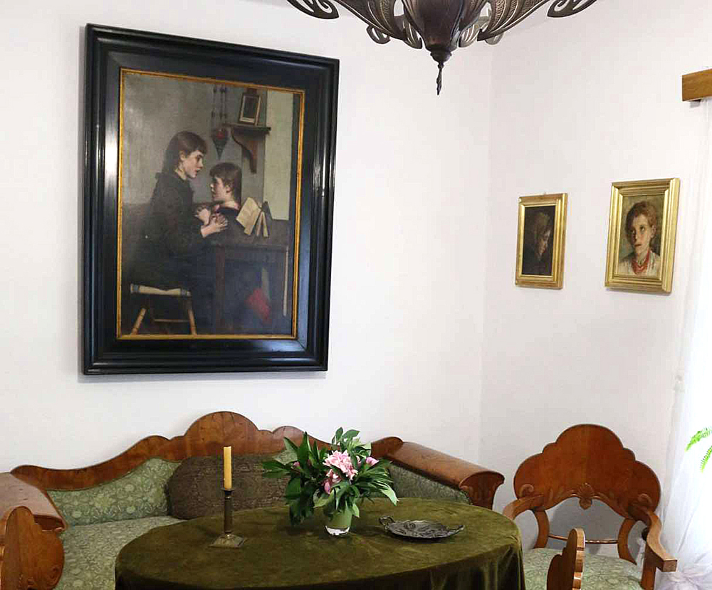 Obrazy Dulębianki na ścianach dworku w Żarnowcu, Muzeum Marii Konopnickiej w Żarnowcu, fot. KDZ