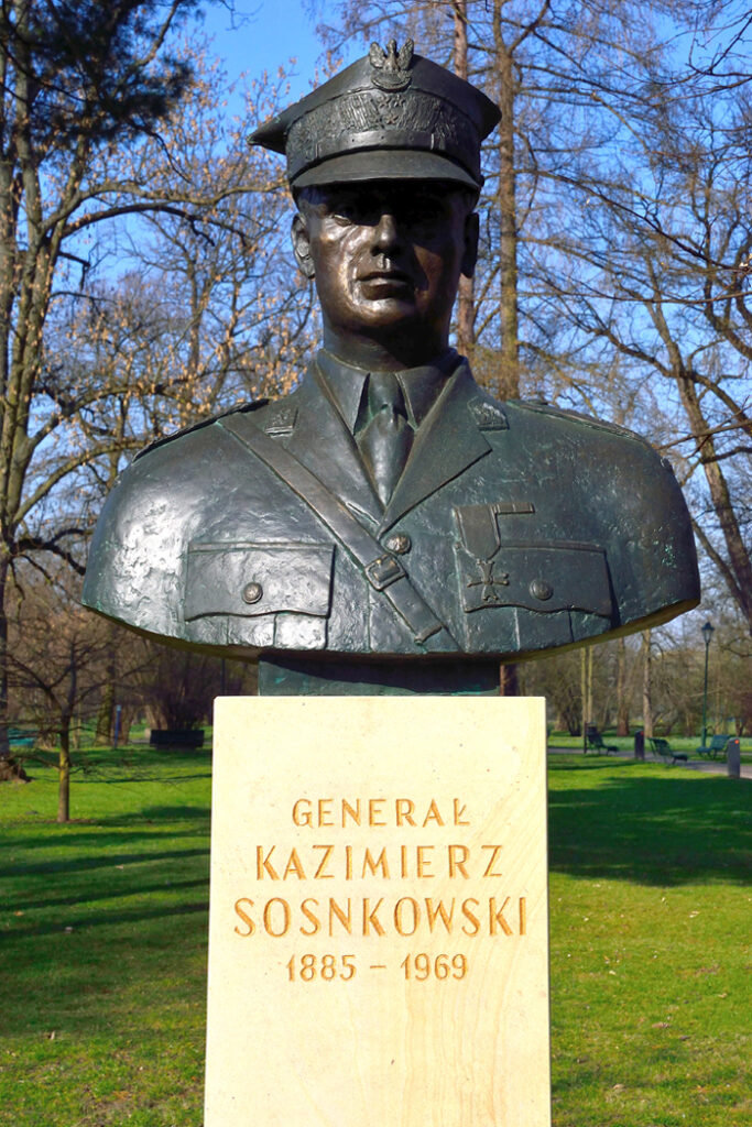 Pomnik Gen. KazimierzaSosnkowskiegow Krakowie
