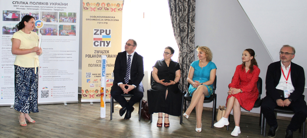 Jedna z lektorek - Ewa Mańkowska (C) – doświadczona trenerka i mentorka młodzieżowych inicjatyw