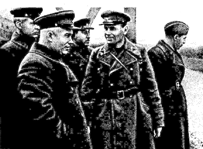 Członek Rady Wojskowej Frontu Ukraińskiego N. Chruszczow nad rzeką San (29 września 1939 r.) Z książki: Kowal M.W. Ukraina w II wojnie światowej i Wielkiej Wojnie Ojczyźnianej (1939–1945). T.12, Kijów, 1999.