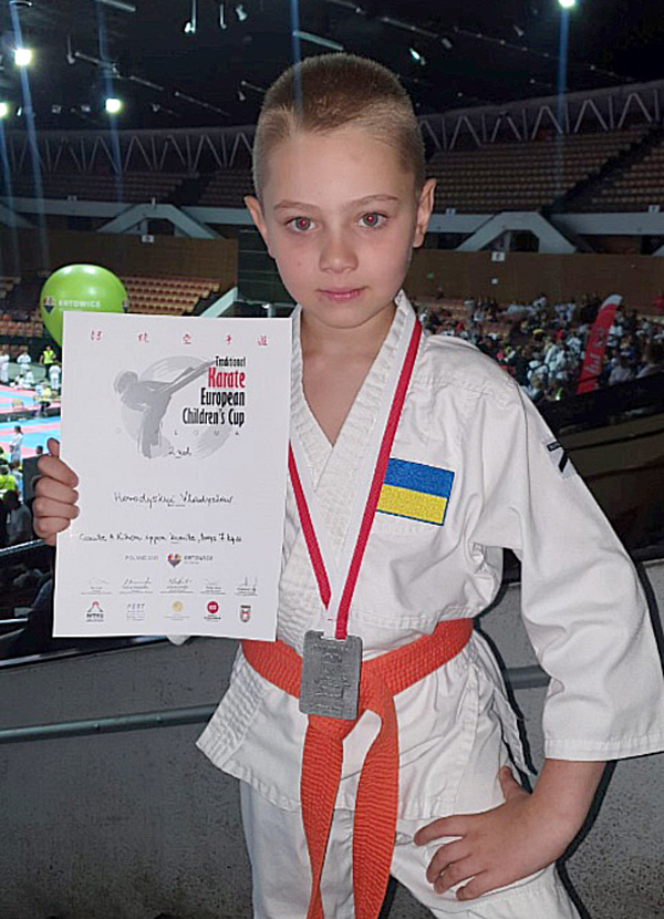 Ja (7 lat) na Europejskich Zawodach Karate Tradycyjnego w Katowicach (Spodek 2021)