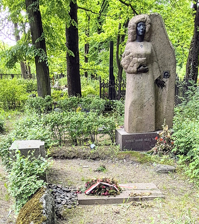 Na cmentarzu św. Michała znajduje się pomnik Ity Kozakiewicz (fot. Leszek Wątróbski)