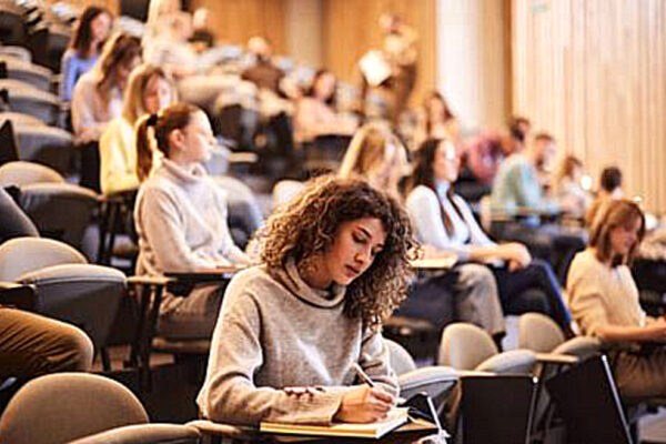 Porady, jak zdać pierwszą sesję, żeby było mniej stresu i nerwów