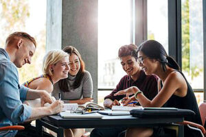 Jak znaleźć i odbyć praktyki studenckie w Polsce