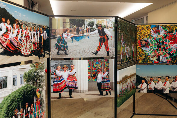 „25 lat pasji i tradycji w obiektywie”  Wyjątkowa wystawa z okazji jubileuszu ZPiT „Polanie znad Dniepru”