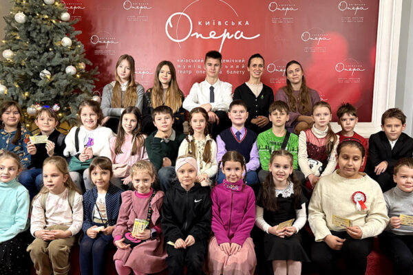 Magiczne Mikołajki w Operze – świąteczna radość polskich dzieci z Ukrainy