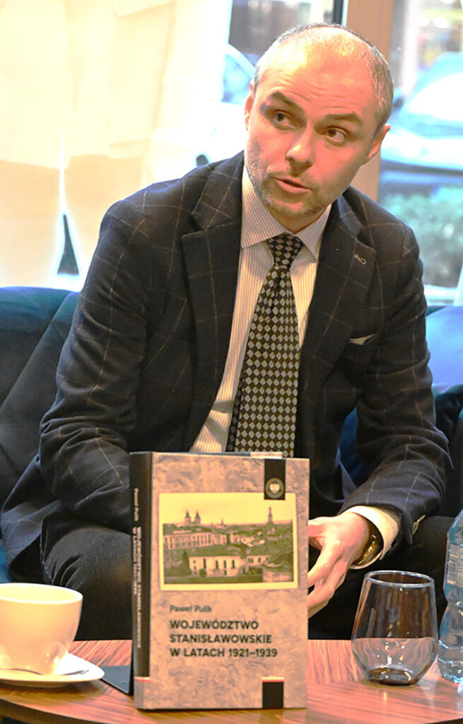 Dr Paweł Pulik na spotkaniu autorskim w księgarni IPN w Szczecinie w dn. 10 lutego br. (fot. Leszek Wątróbski)