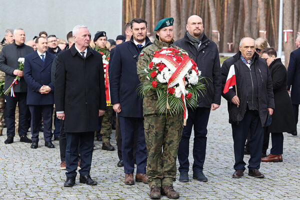 W Bykowni pod Kijowem oddano hołd polskim jeńcom wojennym w 86. rocznicę decyzji władz ZSRR o ich rozstrzelaniu