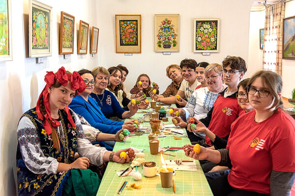 „Wielkanoc i Великдень: pisanka łączy serca”