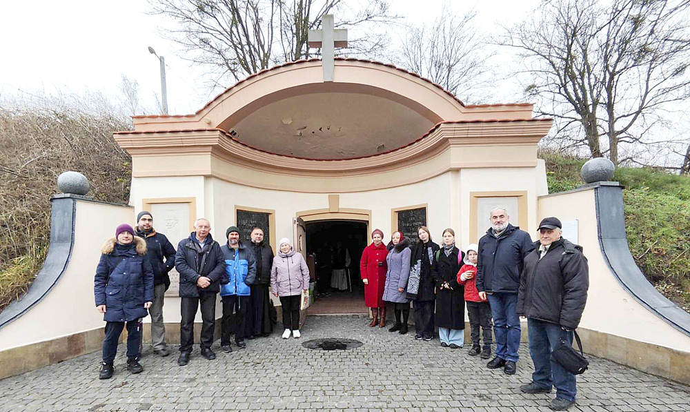 Złożenie kwiatów 17 listopada 2025 roku, w dniu 200. rocznicy urodzin Edwarda Rulikowskiego, przez członków Towarzystwa Naukowego